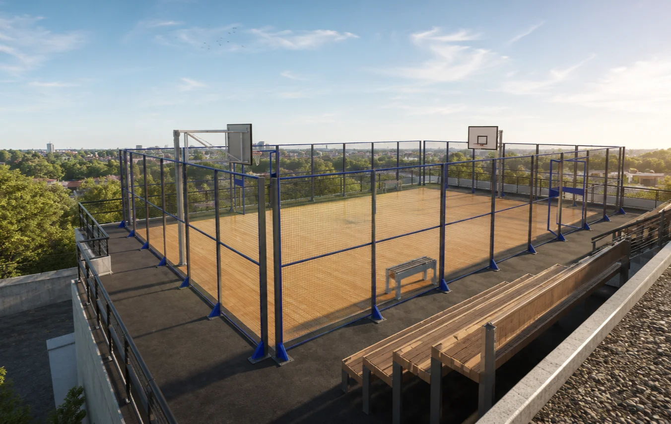 Terrasse en toiture aménagée en terrain de basket entouré de filets